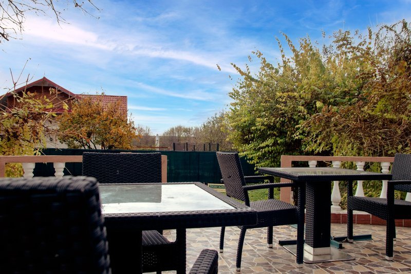 Infirmiera camin de batrani in Afumati, Ilfov,